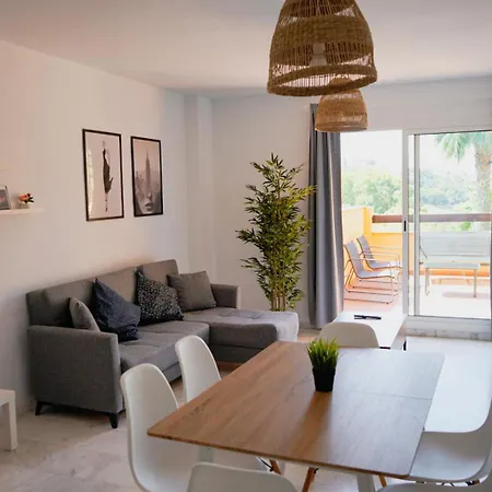 Marbella! 2 Bedroom Duplex W/ Sea Views & Rooftop Daire