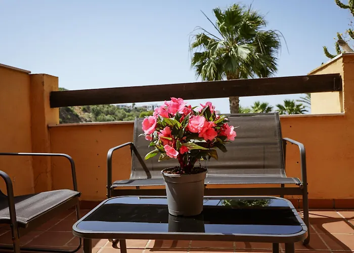 Marbella! 2 Bedroom Duplex W/ Sea Views & Rooftop *