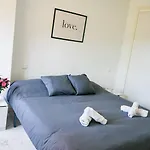Relaxing 2 Bed Duplex: Seaviews, Terrace & Rooftop