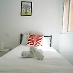 Relaxing 2 Bed Duplex: Seaviews, Terrace & Rooftop