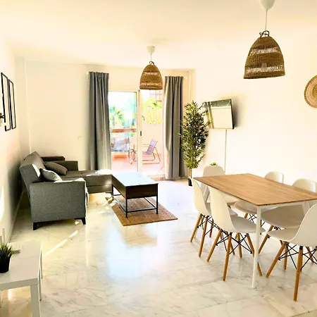דירה Marbella! 2 Bedroom Duplex W/ Sea Views & Rooftop *