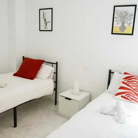 דירה Marbella! 2 Bedroom Duplex W/ Sea Views & Rooftop מארבלה