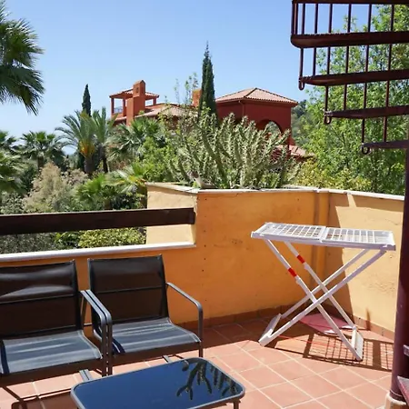 Relaxing 2 Bed Duplex: Seaviews, Terrace & Rooftop Marbella