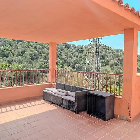 Relaxing 2 Bed Duplex: Seaviews, Terrace & Rooftop