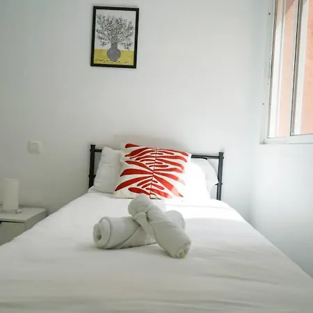Relaxing 2 Bed Duplex: Seaviews, Terrace & Rooftop