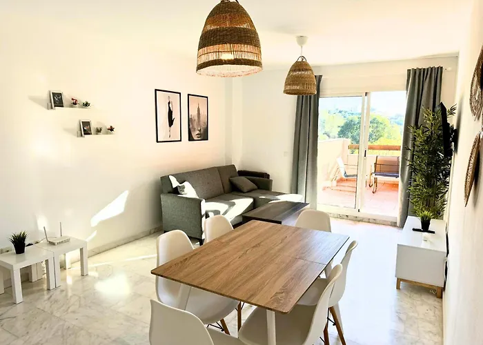 Marbella! 2 Bedroom Duplex W/ Sea Views & Rooftop Apartament