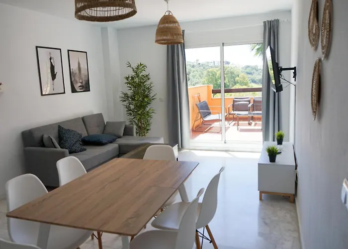 Marbella! 2 Bedroom Duplex W/ Sea Views & Rooftop