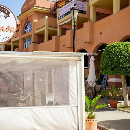 شقة Marbella! 2 Bedroom Duplex W/ Sea Views & Rooftop ماربيا