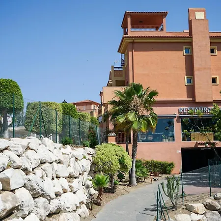 شقة Marbella! 2 Bedroom Duplex W/ Sea Views & Rooftop