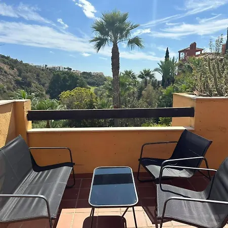 Relaxing 2 Bed Duplex: Seaviews, Terrace & Rooftop Апартаменты *
