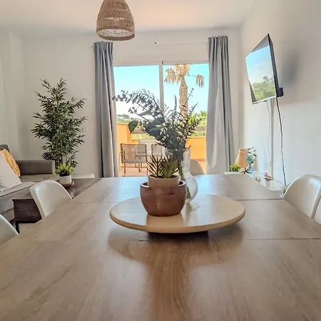 Relaxing 2 Bed Duplex: Seaviews, Terrace & Rooftop Апартаменты *